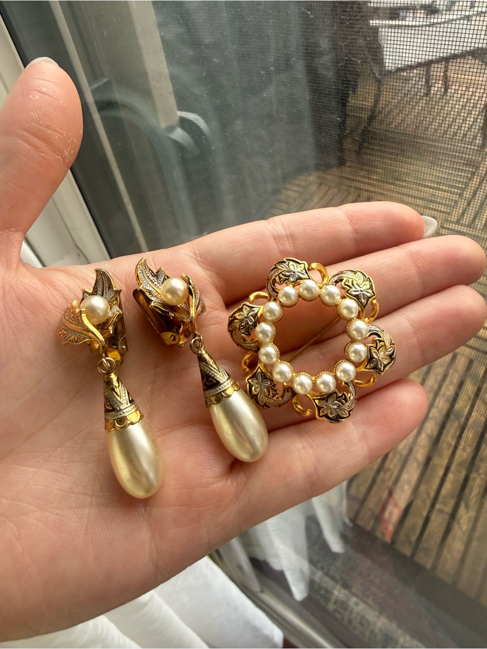 Vintage-Inspired Gold Pearl Drop Earrings and Brooch Set